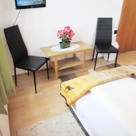 Bed & Breakfast Zsuzsa Panzio 2*