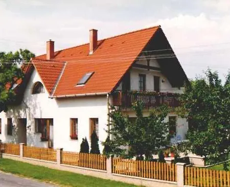 Zsuzsa Panzio Couette-café Balatonfüred