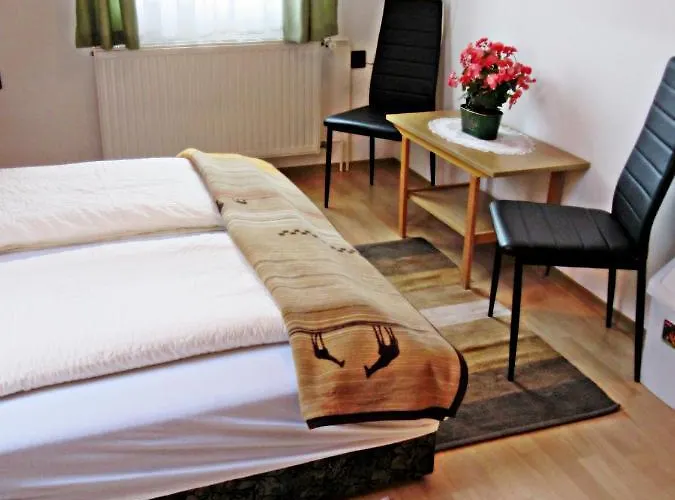 Zsuzsa Panzio Bed & Breakfast 3*