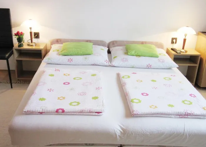 Zsuzsa Panzio 3* Balatonfured